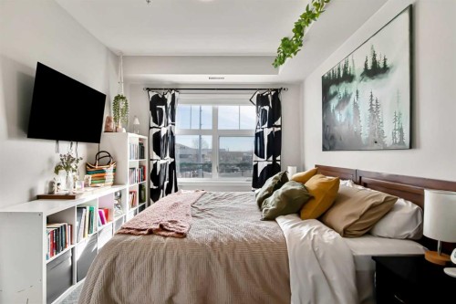 208-255 Les Jardins Park Se, Calgary, AB - Indoor Photo Showing Bedroom