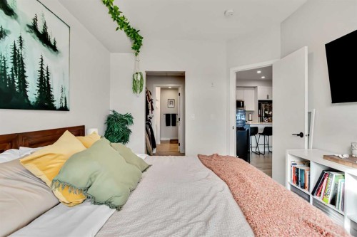 208-255 Les Jardins Park Se, Calgary, AB - Indoor Photo Showing Bedroom