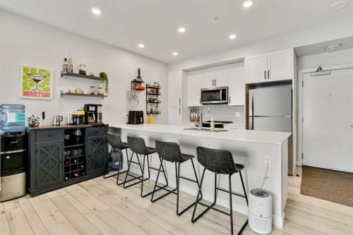 208-255 Les Jardins Park Se, Calgary, AB - Indoor Photo Showing Kitchen