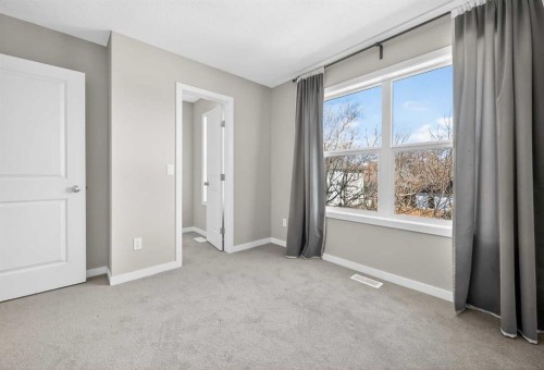 1607 2 Street Nw, Calgary, AB - Indoor