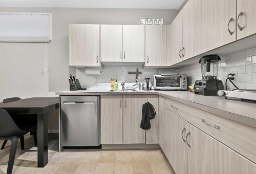 1607 2 Street Nw, Calgary, AB - Indoor Photo Showing Kitchen