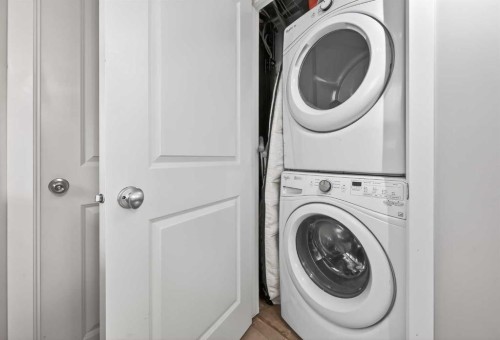 1607 2 Street Nw, Calgary, AB - Indoor Photo Showing Laundry Room