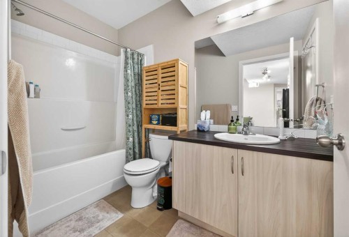 1607 2 Street Nw, Calgary, AB - Indoor Photo Showing Bathroom