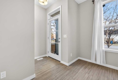 1607 2 Street Nw, Calgary, AB - Indoor Photo Showing Other Room