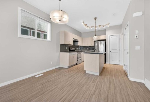 1607 2 Street Nw, Calgary, AB - Indoor Photo Showing Kitchen