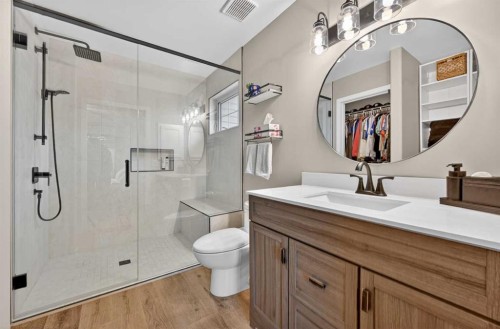 30 Douglasdale Point Se, Calgary, AB 