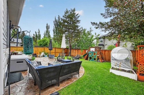 30 Douglasdale Point Se, Calgary, AB 