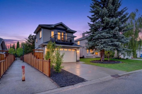 30 Douglasdale Point Se, Calgary, AB 