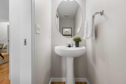 282 Prestwick Circle Se, Calgary, AB - Indoor Photo Showing Bathroom