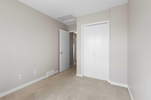 282 Prestwick Circle Se, Calgary, AB - Indoor Photo Showing Other Room