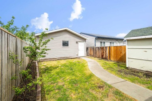 282 Prestwick Circle Se, Calgary, AB - Outdoor With Exterior