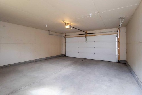 282 Prestwick Circle Se, Calgary, AB - Indoor Photo Showing Garage