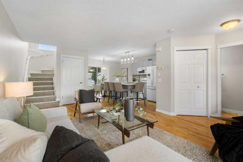 282 Prestwick Circle Se, Calgary, AB - Indoor Photo Showing Living Room