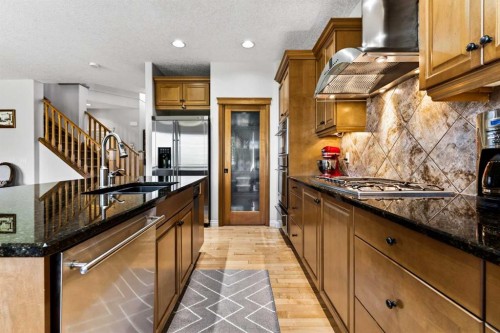 216 Everbrook Way Sw, Calgary, AB 