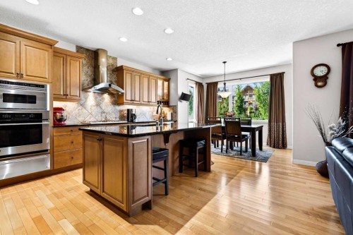216 Everbrook Way Sw, Calgary, AB 