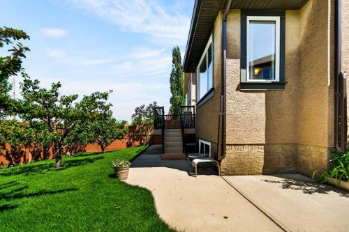 216 Everbrook Way Sw, Calgary, AB 