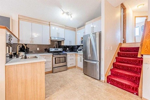 65 Martinvalley Road Ne, Calgary, AB - Indoor Photo Showing Kitchen