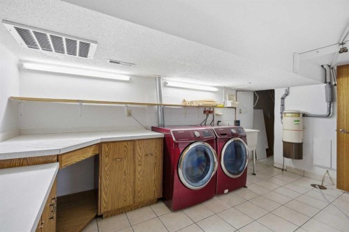 187 Templeton Circle Ne, Calgary, AB - Indoor Photo Showing Laundry Room