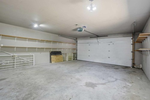 187 Templeton Circle Ne, Calgary, AB - Indoor Photo Showing Garage
