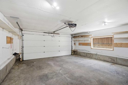 187 Templeton Circle Ne, Calgary, AB - Indoor Photo Showing Garage