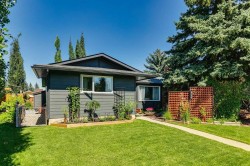 444 Bracewood Crescent SW Calgary, AB T2W 3B8