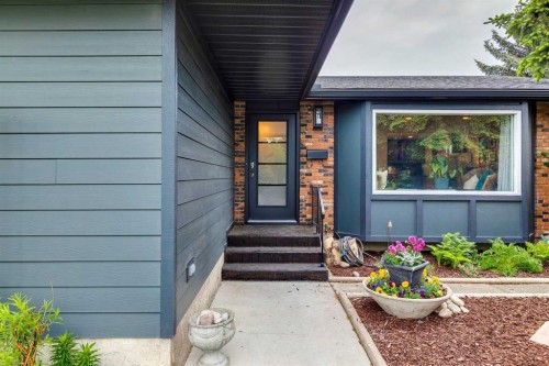444 Bracewood Crescent Sw, Calgary, AB 