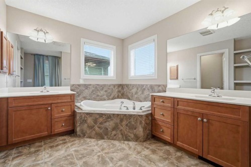 378 Chaparral Ridge Circle Se, Calgary, AB - Indoor Photo Showing Bathroom