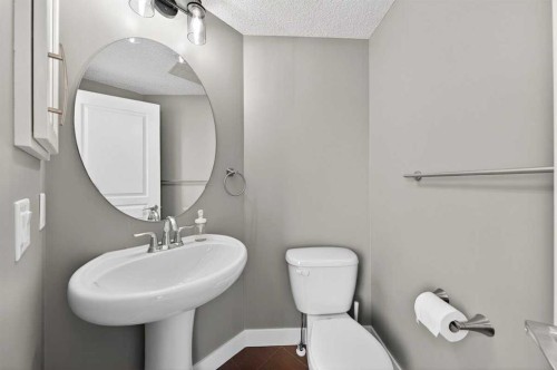 108 Auburn Crest Park Se, Calgary, AB - Indoor Photo Showing Bathroom