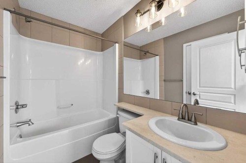 108 Auburn Crest Park Se, Calgary, AB - Indoor Photo Showing Bathroom