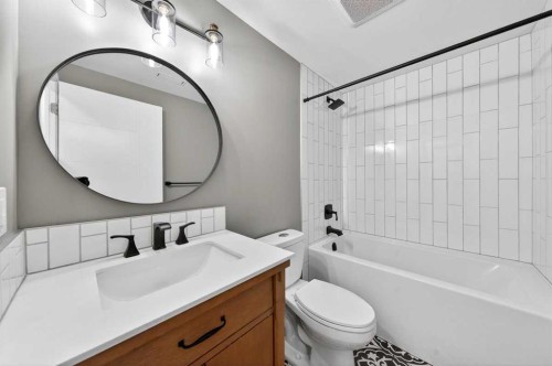 108 Auburn Crest Park Se, Calgary, AB - Indoor Photo Showing Bathroom