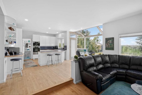 523 Scimitar Bay Nw, Calgary, AB - Indoor Photo Showing Living Room
