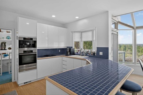 523 Scimitar Bay Nw, Calgary, AB - Indoor Photo Showing Kitchen