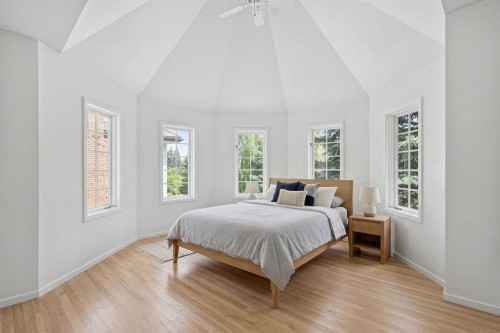 523 Scimitar Bay Nw, Calgary, AB - Indoor Photo Showing Bedroom