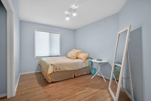 523 Scimitar Bay Nw, Calgary, AB - Indoor Photo Showing Bedroom