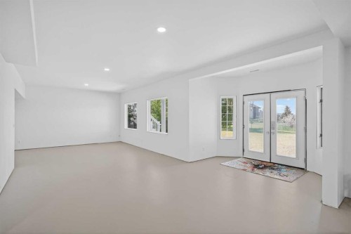 523 Scimitar Bay Nw, Calgary, AB - Indoor Photo Showing Other Room