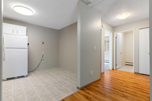 3101-4001C 49 Street Nw, Calgary, AB - Indoor Photo Showing Other Room