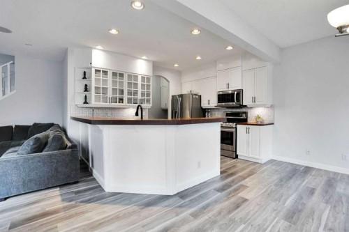 74 Cranleigh Green Se, Calgary, AB - Indoor Photo Showing Kitchen