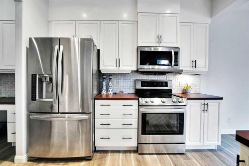 74 Cranleigh Green Se, Calgary, AB - Indoor Photo Showing Kitchen
