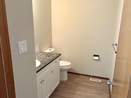 4828 Varsity Drive Nw, Calgary, AB - Indoor Photo Showing Bathroom