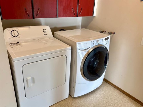 4828 Varsity Drive Nw, Calgary, AB - Indoor Photo Showing Laundry Room