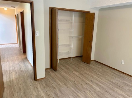 4828 Varsity Drive Nw, Calgary, AB - Indoor Photo Showing Other Room