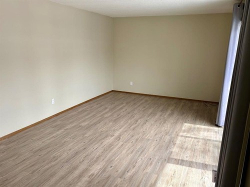 4828 Varsity Drive Nw, Calgary, AB - Indoor Photo Showing Other Room