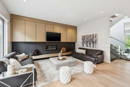 423 7A Street Ne, Calgary, AB - Indoor Photo Showing Living Room With Fireplace