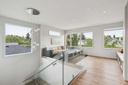 423 7A Street Ne, Calgary, AB - Indoor