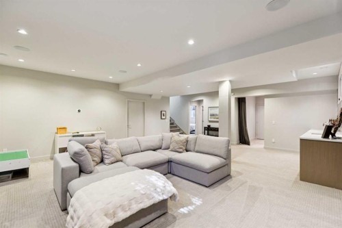 423 7A Street Ne, Calgary, AB - Indoor