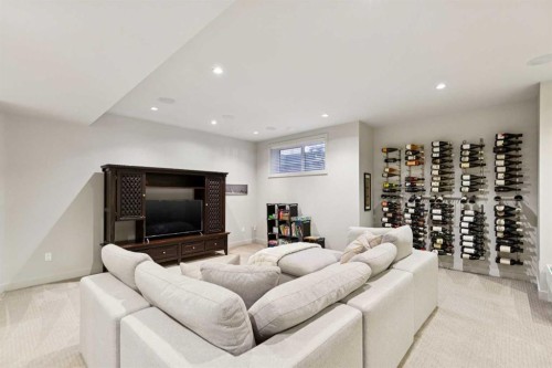 423 7A Street Ne, Calgary, AB - Indoor