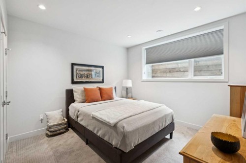 423 7A Street Ne, Calgary, AB - Indoor Photo Showing Bedroom