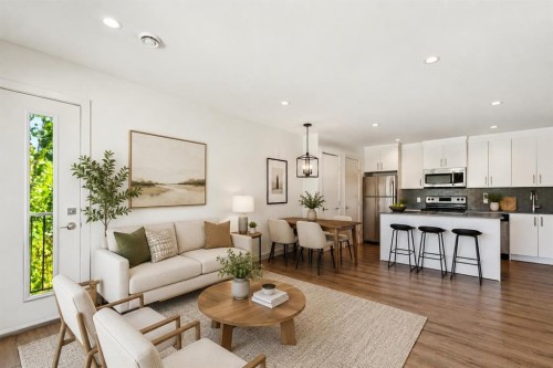 423 7A Street Ne, Calgary, AB - Indoor Photo Showing Living Room