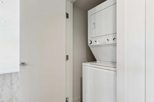 423 7A Street Ne, Calgary, AB - Indoor Photo Showing Laundry Room