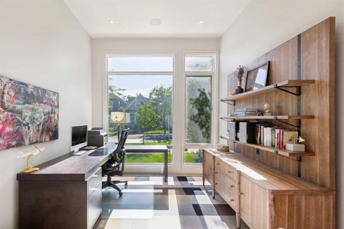 423 7A Street Ne, Calgary, AB - Indoor Photo Showing Office